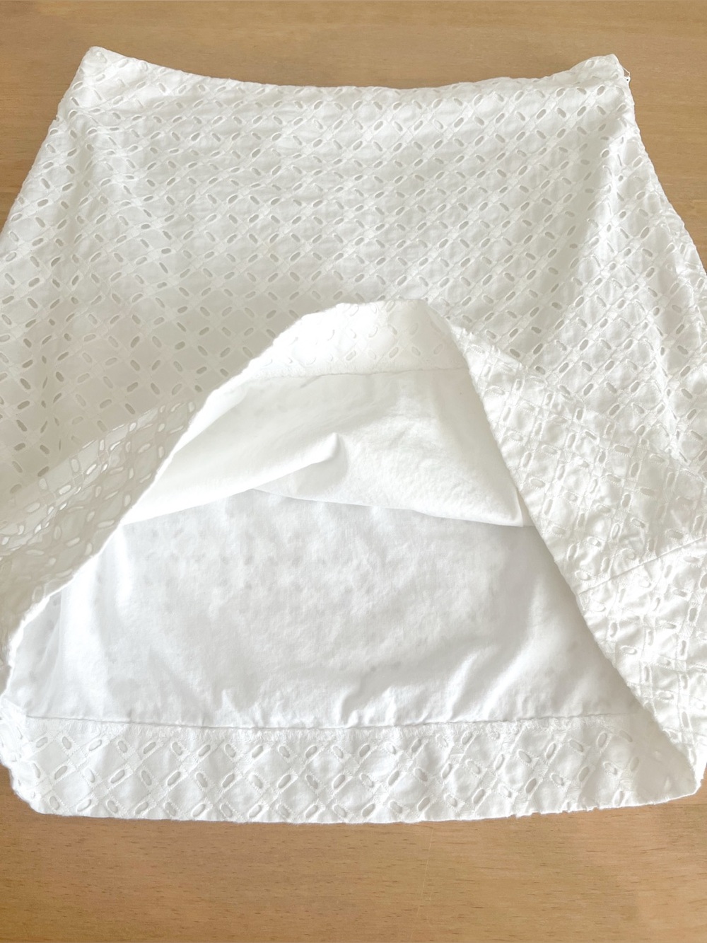 ANN TAYLOR White Eyelet A-Line Mini Skirt 100% Cotton Lined Summer Women’s 2 - Picture 3 of 6